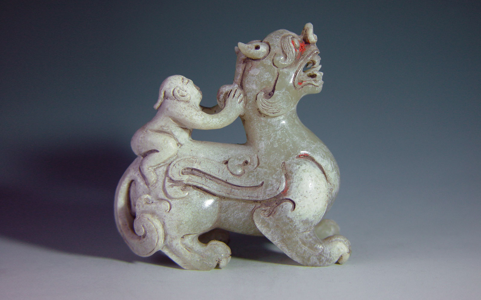 東漢 青玉仙人騎瑞獸 Archaic Jade Figure Riding A Mythical Beast, Eastern Han dynasty (25-220 CE), 6.5x6.7x3cm